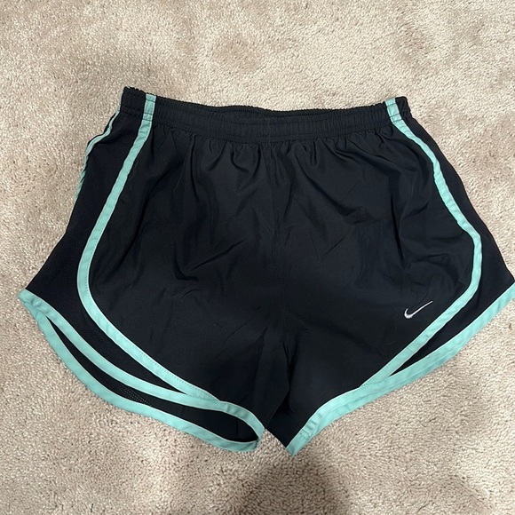 Nike shorts - Picture 1 of 3